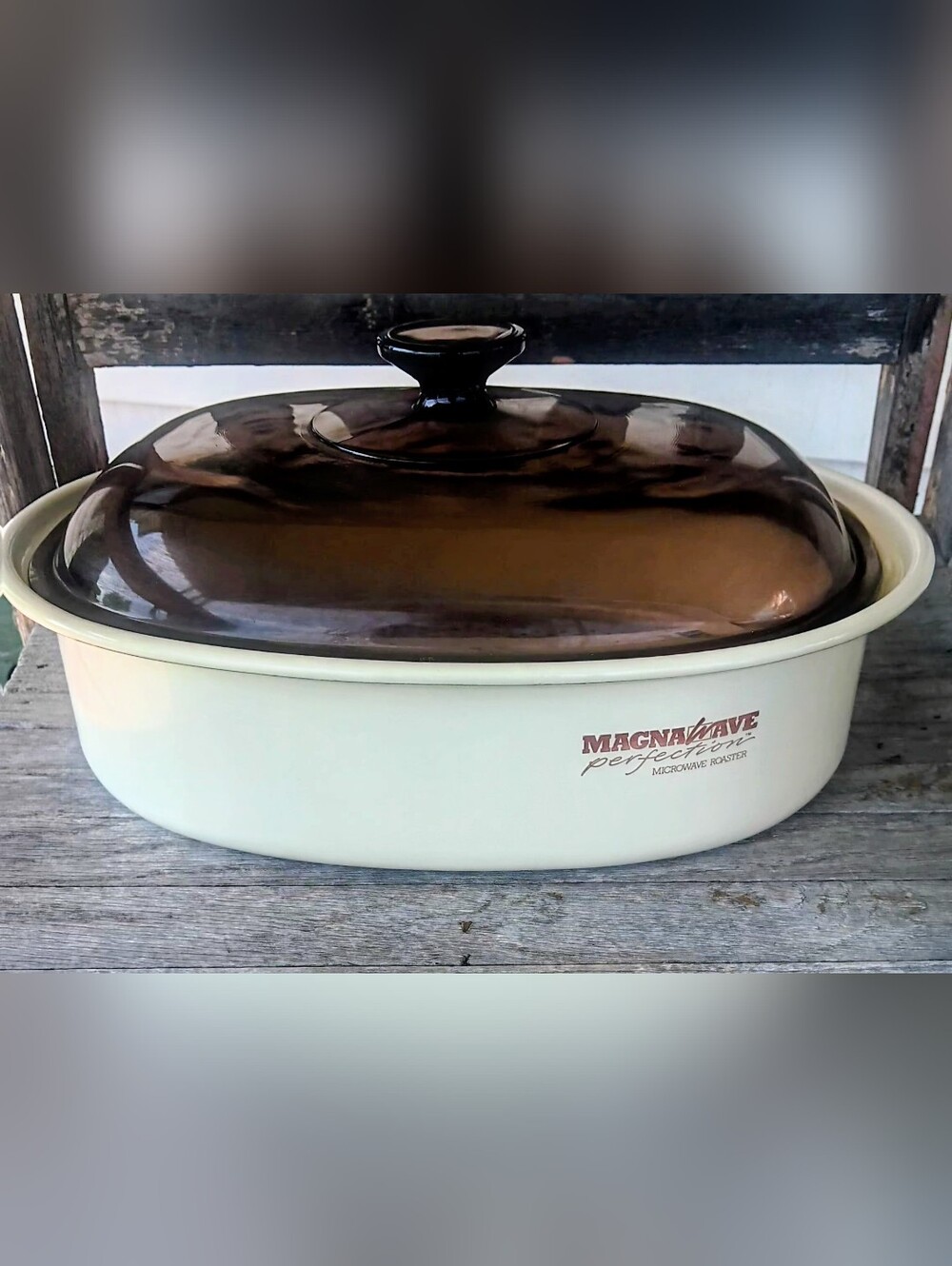 Vintage 1980s MagnaWave Perfection Microwave Roaster With Amber Pyrex Lid~Cream